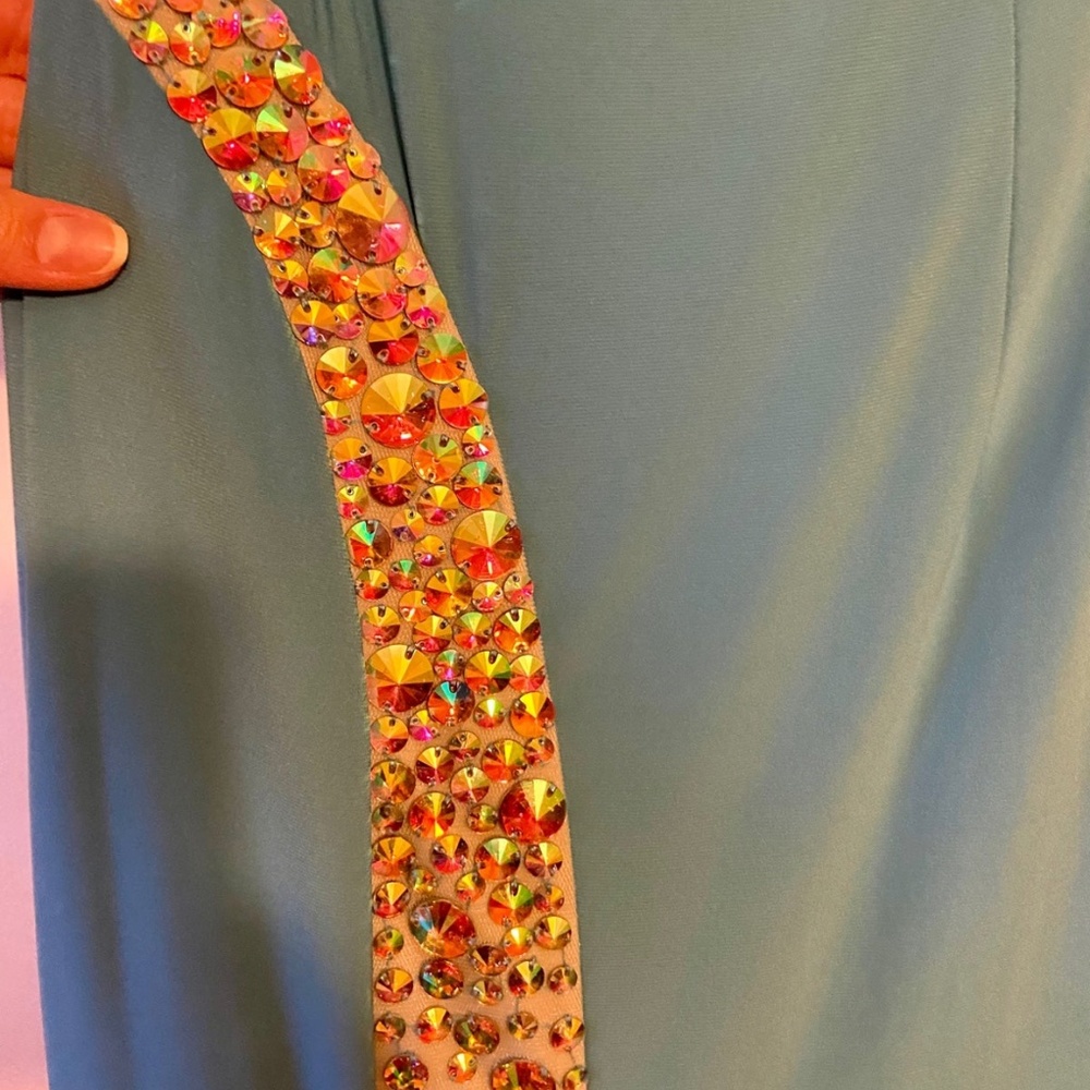 Dress - Picture 4 of 10